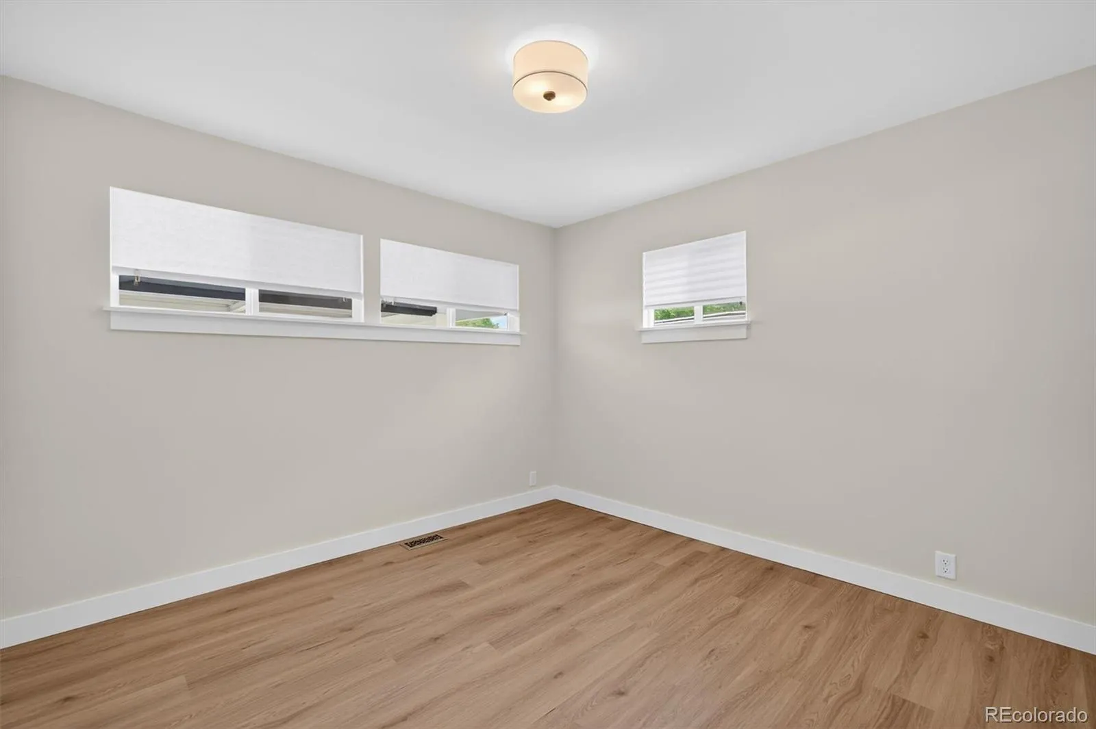 1890 S Wyandot Street Denver CO 80223 MLS #REC3083726 05112026183710 1600 31