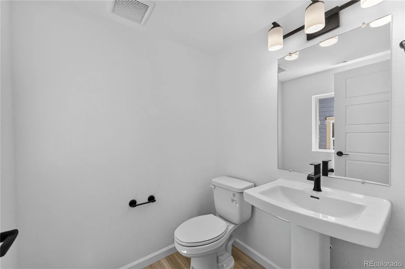 2095 Generations Aly Brighton CO 80601 | MLS #REC3089735 07152026232800 1600 8