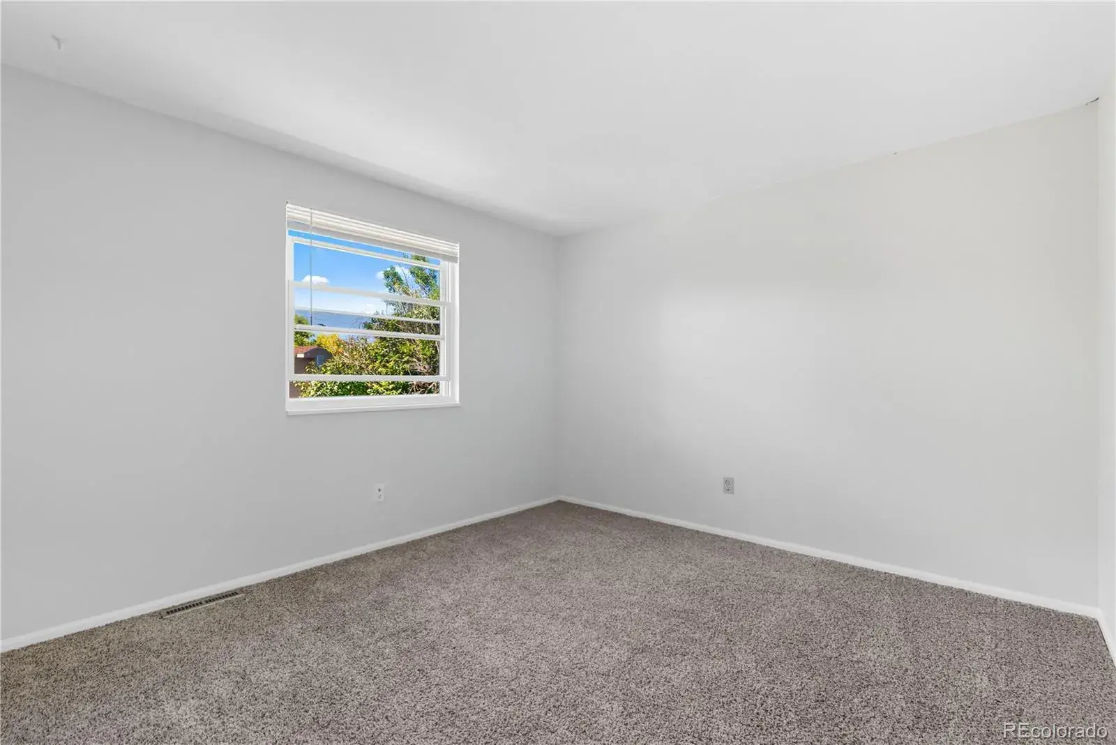 5229 S Pagosa Way Centennial CO 80015 MLS #REC3092118 10302025014431 1600 19