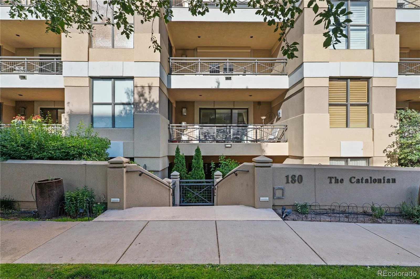 180 Cook Street #203 Denver CO 80206 MLS #REC3092451 06232026175952 1600 6