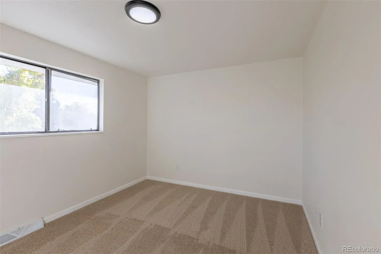 7492 S Marion Street Centennial CO 80122 MLS #REC3095791 12302025005203 1600 33
