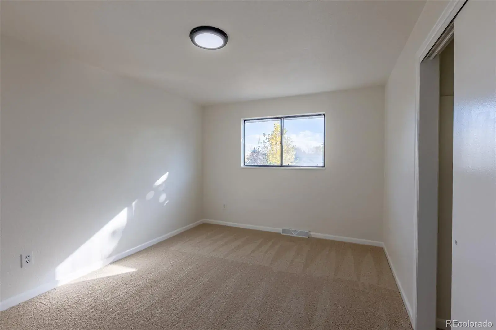 7492 S Marion Street Centennial CO 80122 MLS #REC3095791 12302025005203 1600 35