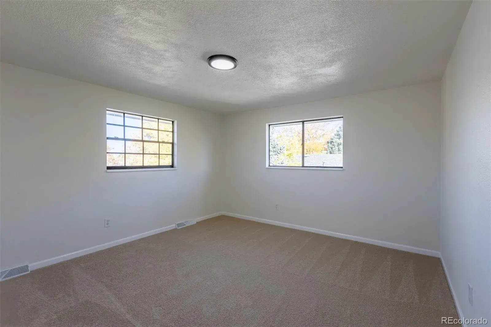 7492 S Marion Street Centennial CO 80122 MLS #REC3095791 12302025005203 1600 37