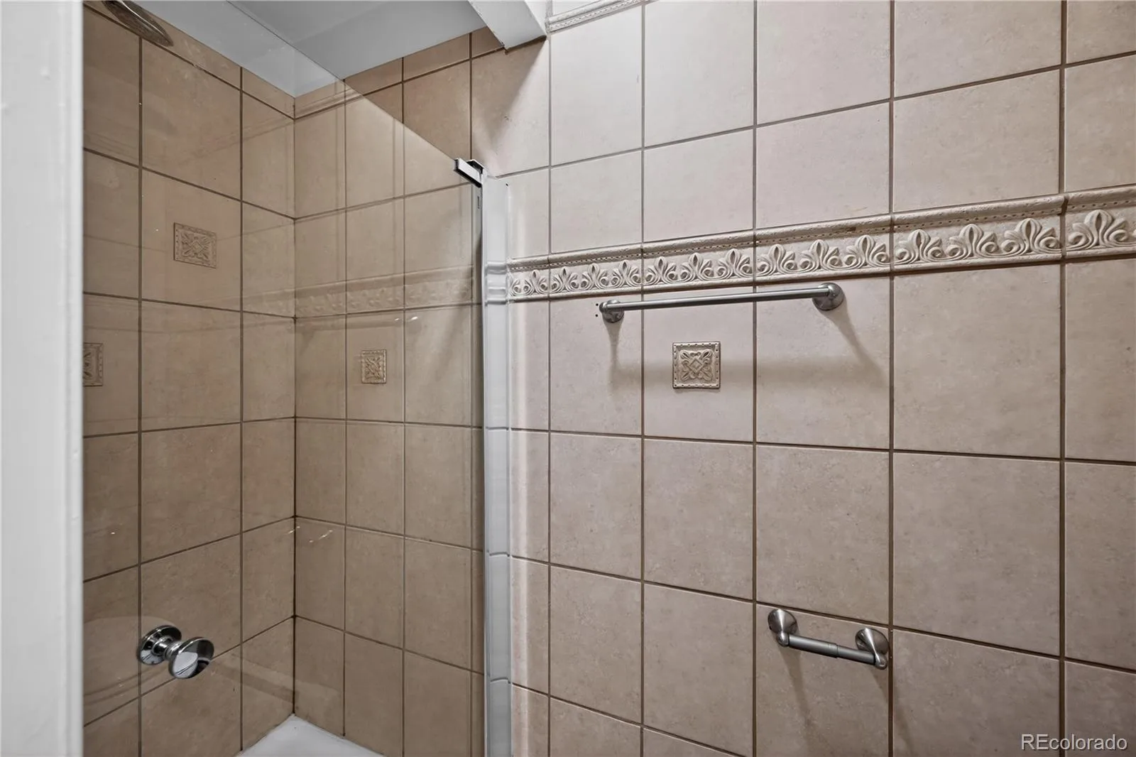 6258 S Madison Drive Centennial CO 80121 MLS #REC3097560 06112026210233 1600 33