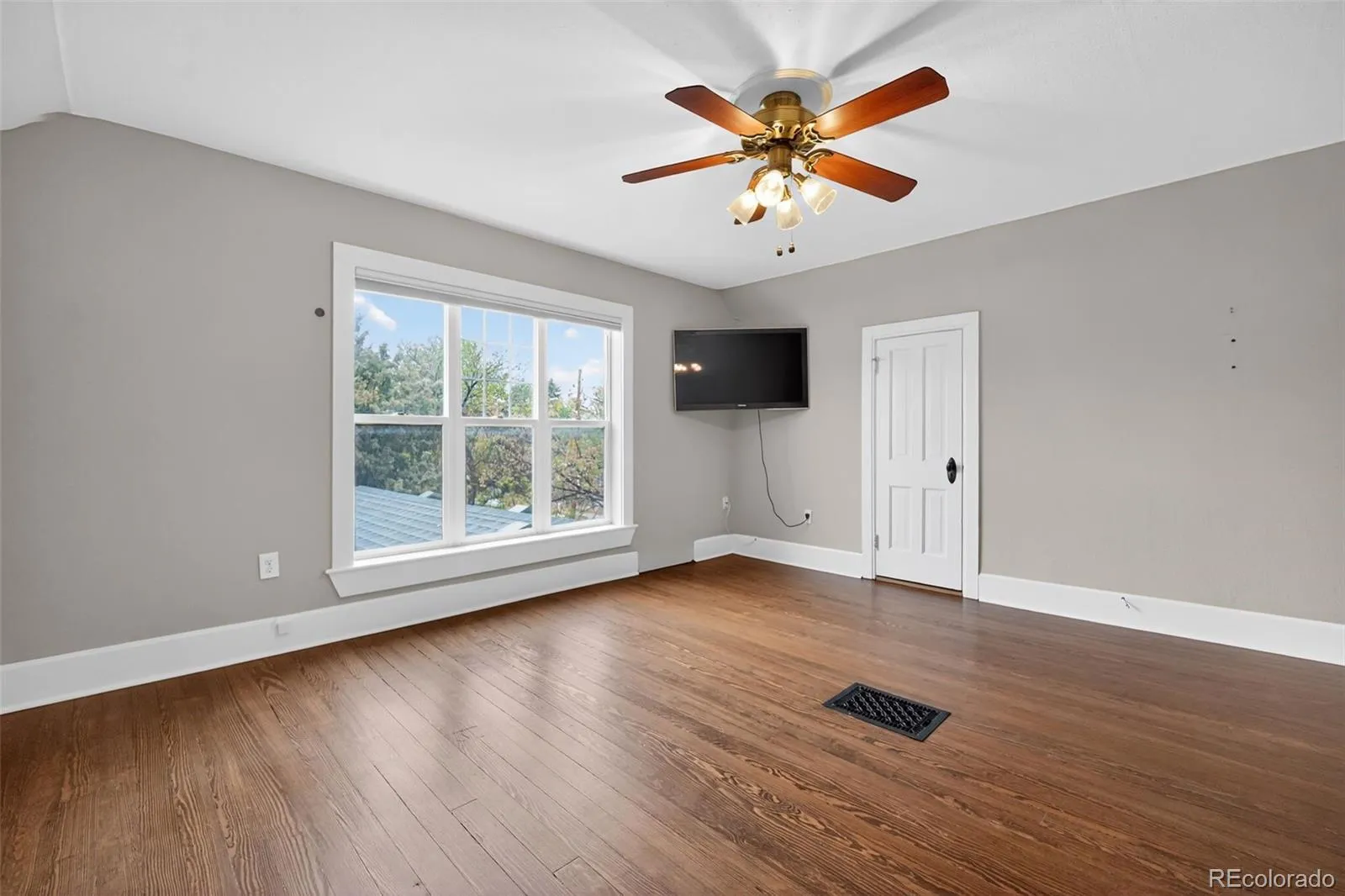1003 S Emerson Street Denver CO 80209 MLS #REC3101038 05092026020250 1600 27