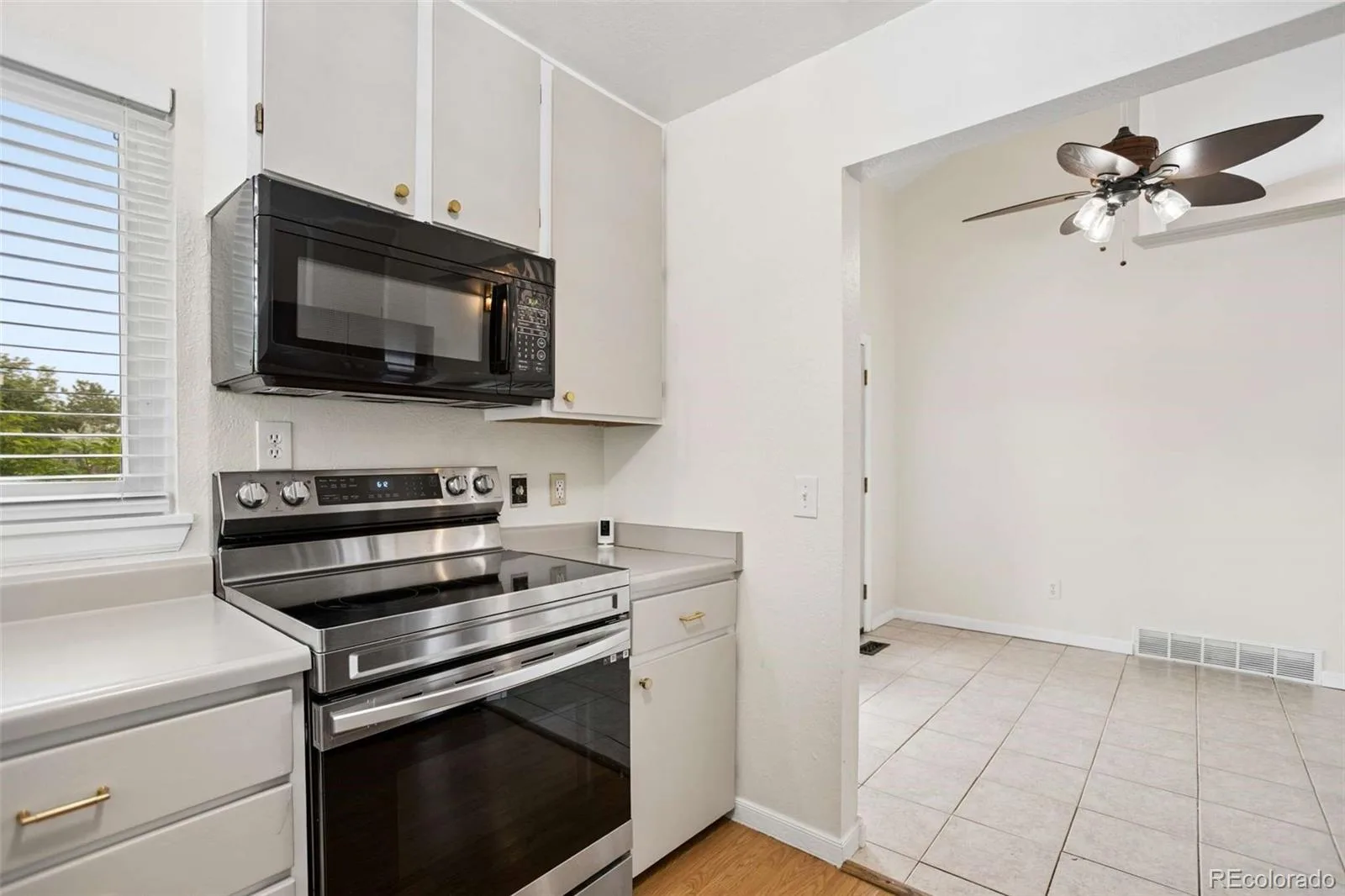 9801 Garrison Court Broomfield CO 80021 MLS #REC3103669 06262026170327 1600 38