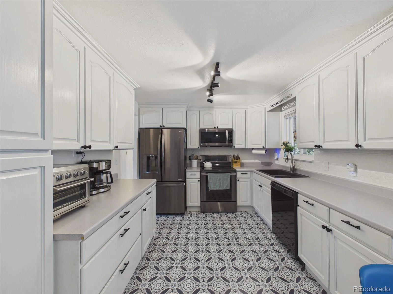 851 Miller Court Lakewood CO 80215 MLS #REC3105035 05012026152954 1600 8