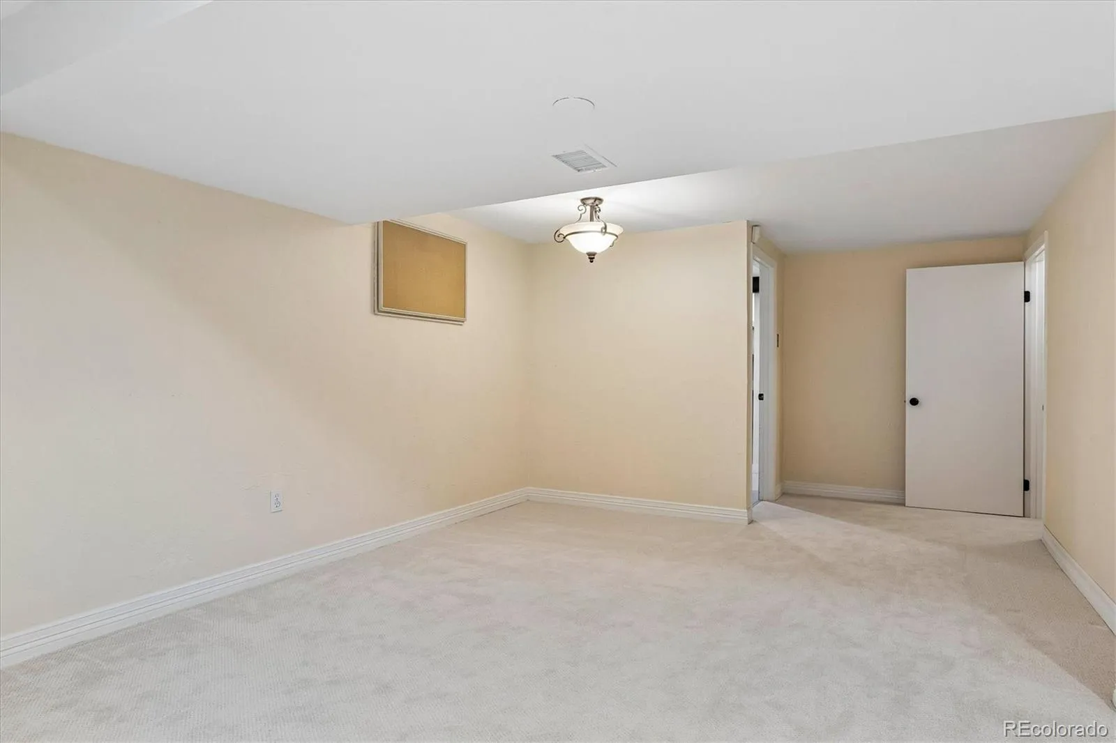 2727 E Jamison Avenue Centennial CO 80122 MLS #REC3107860 04302026182802 1600 34