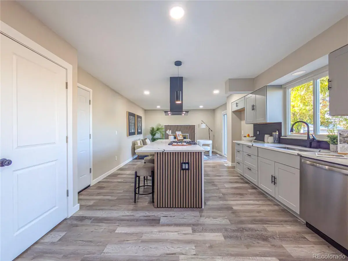 11062025052338 1200 14