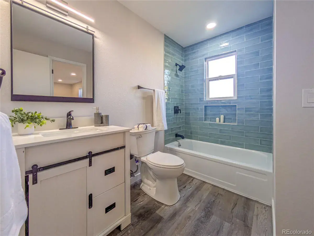 11062025052338 1200 33