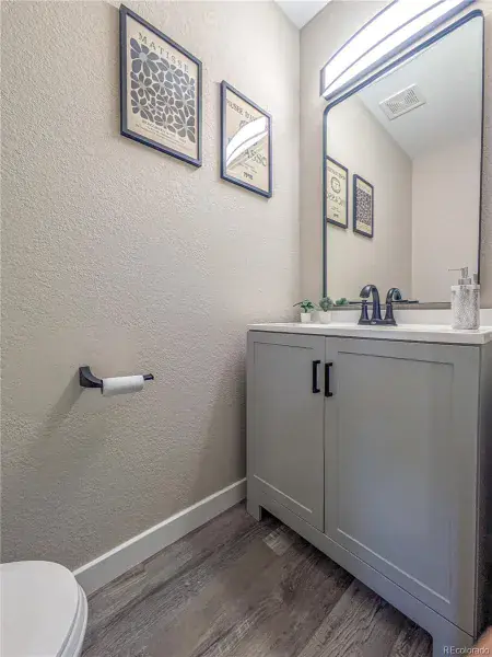 11062025052338 800 22