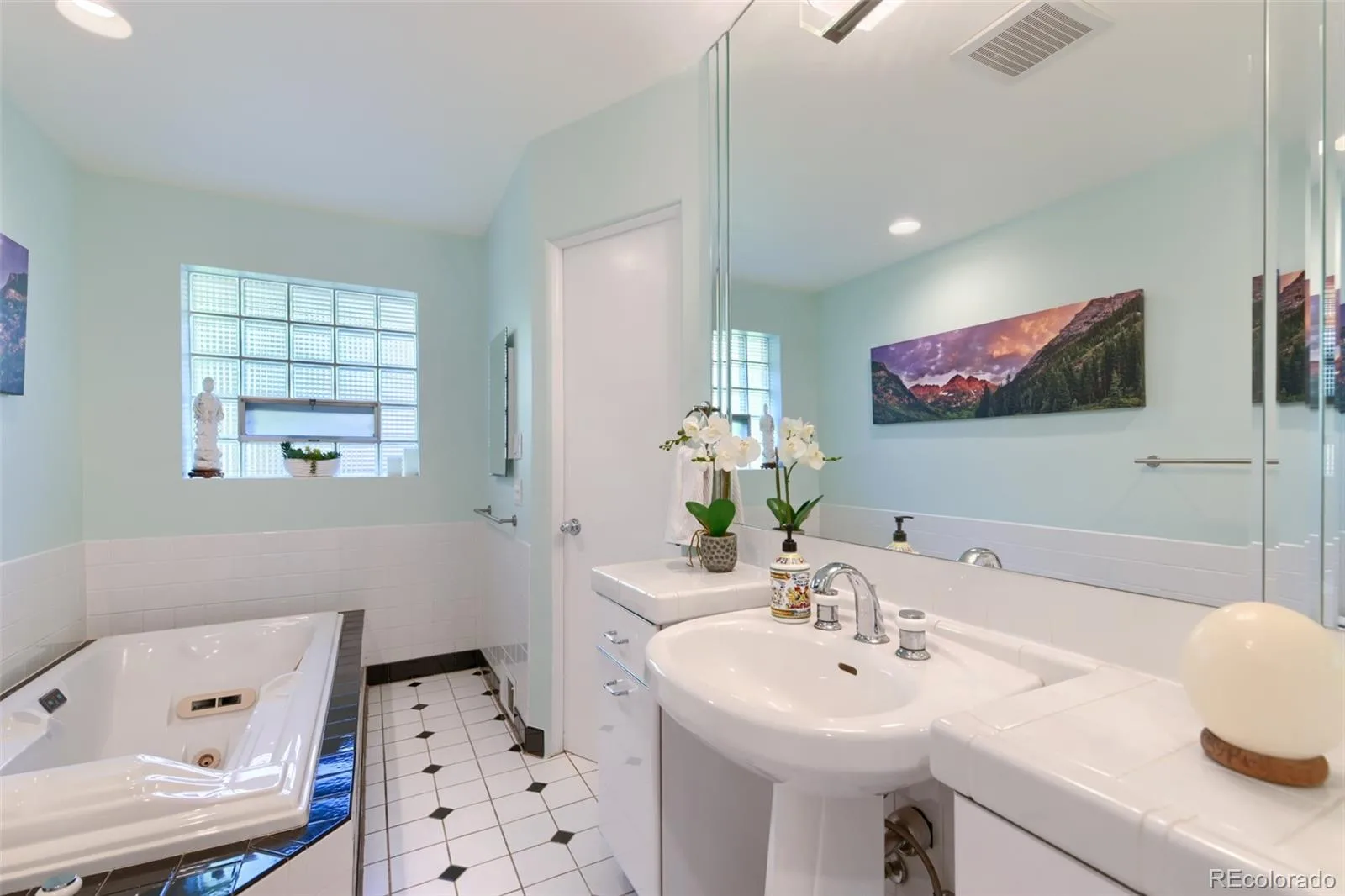 840 S Garfield Street Denver CO 80209 | MLS #REC3128919 09232026090111 1600 26