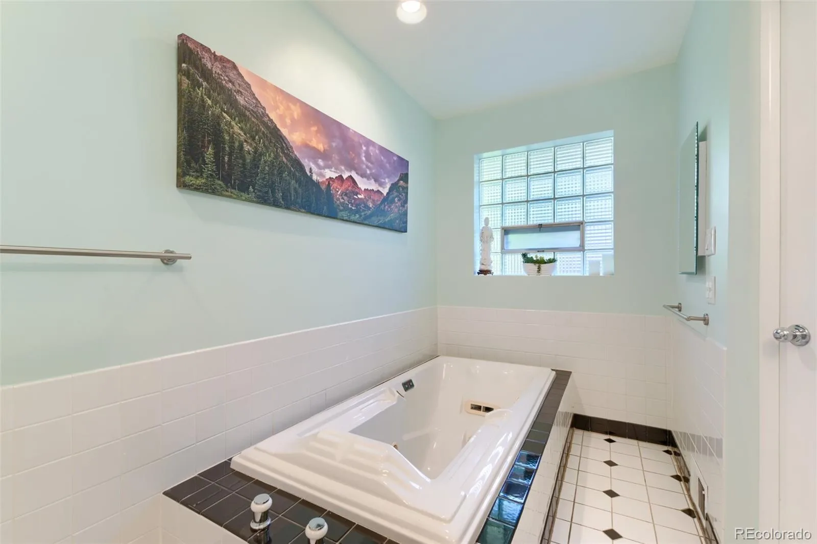 840 S Garfield Street Denver CO 80209 | MLS #REC3128919 09232026090111 1600 27