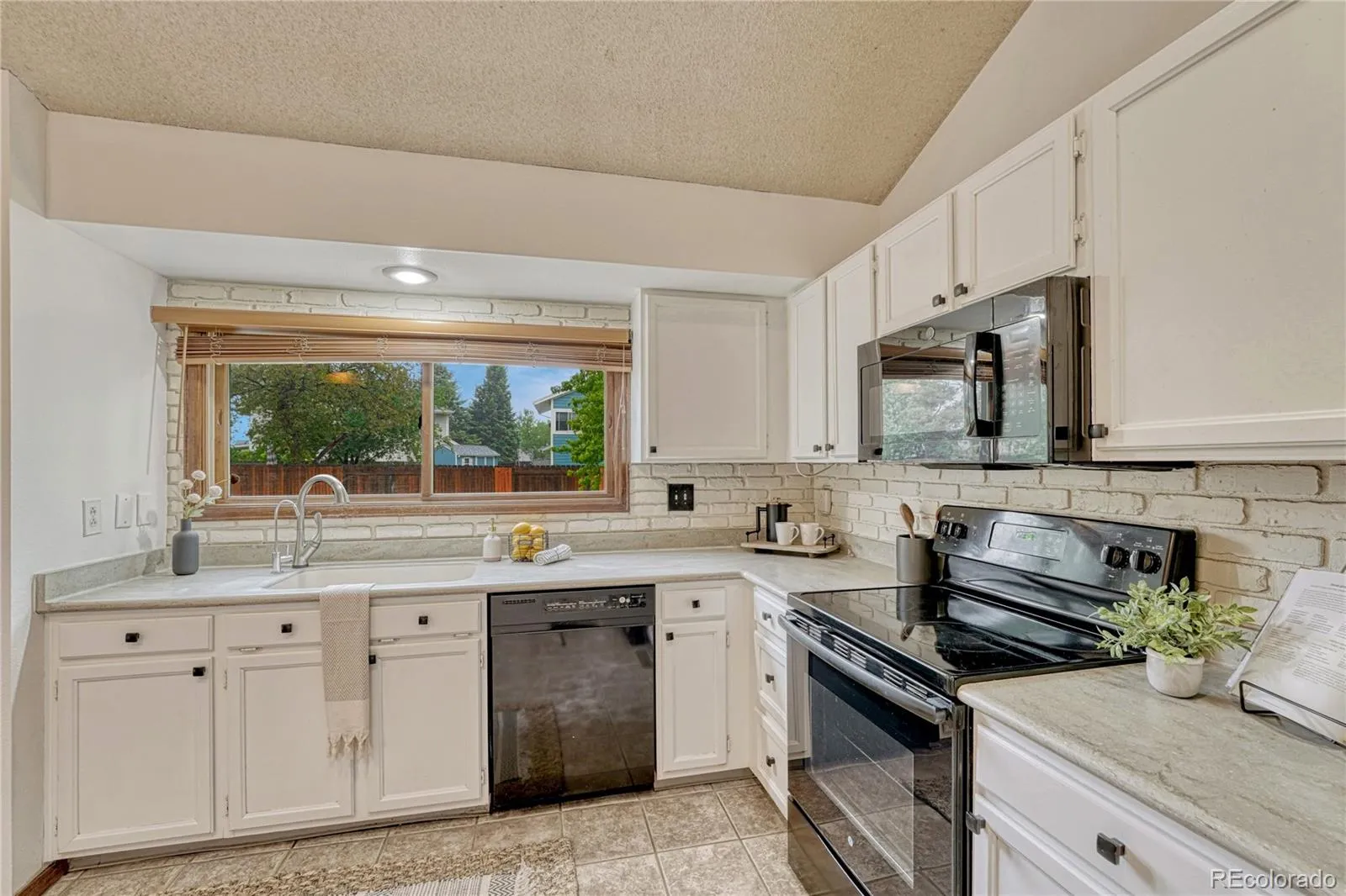 5436 S Walden Court Centennial CO 80015 MLS #REC3138178 05212026034635 1600 10