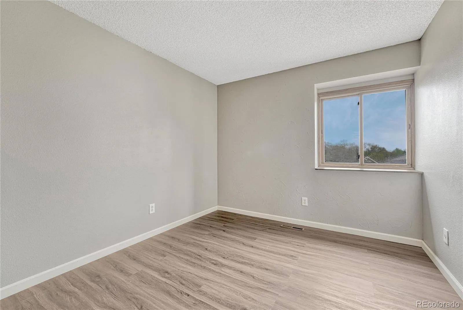 5436 S Walden Court Centennial CO 80015 MLS #REC3138178 05212026034635 1600 21