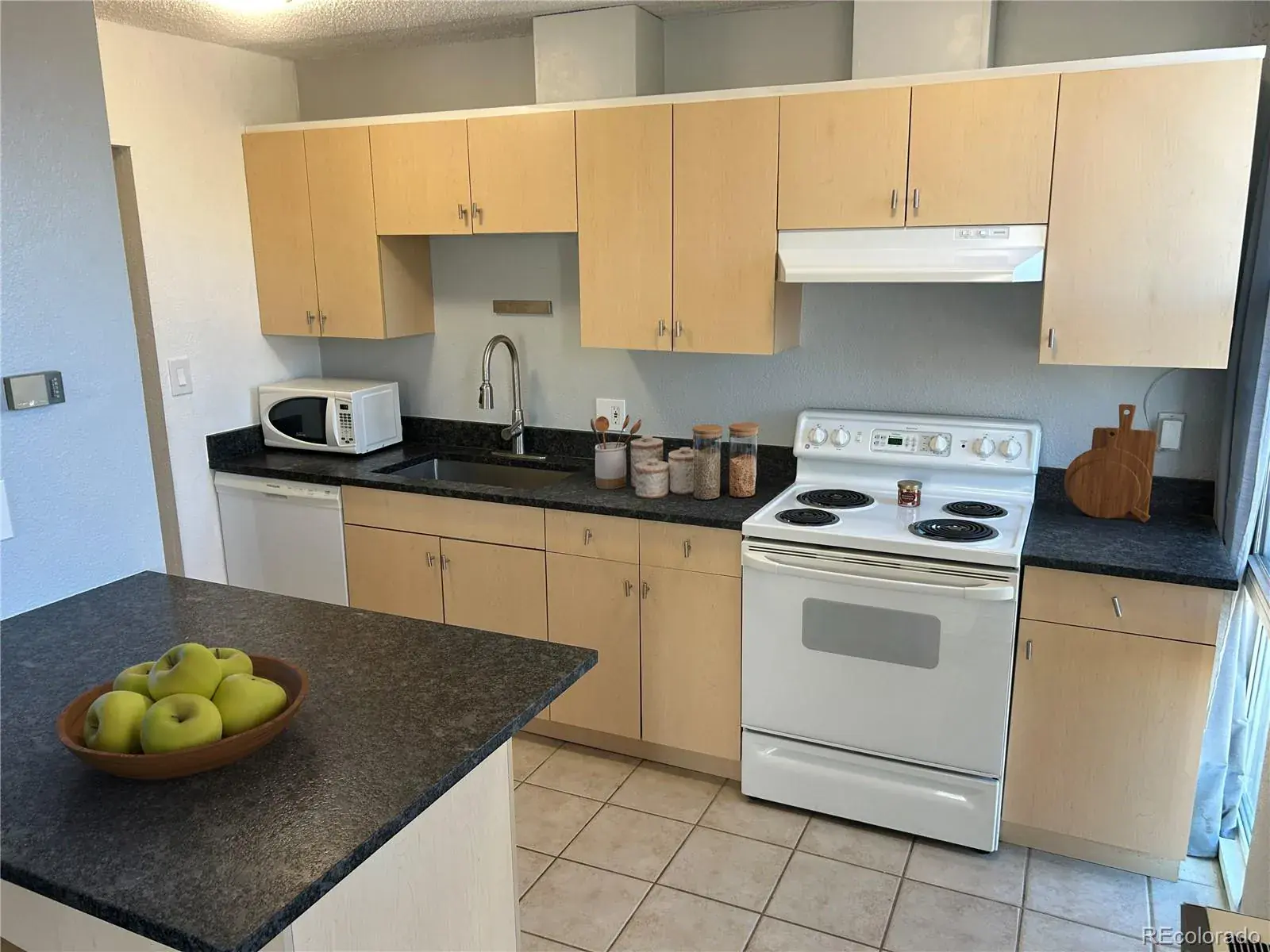 2500 S York Street #401 Denver CO 80210 MLS #REC3141874 02252026224309 1600 10