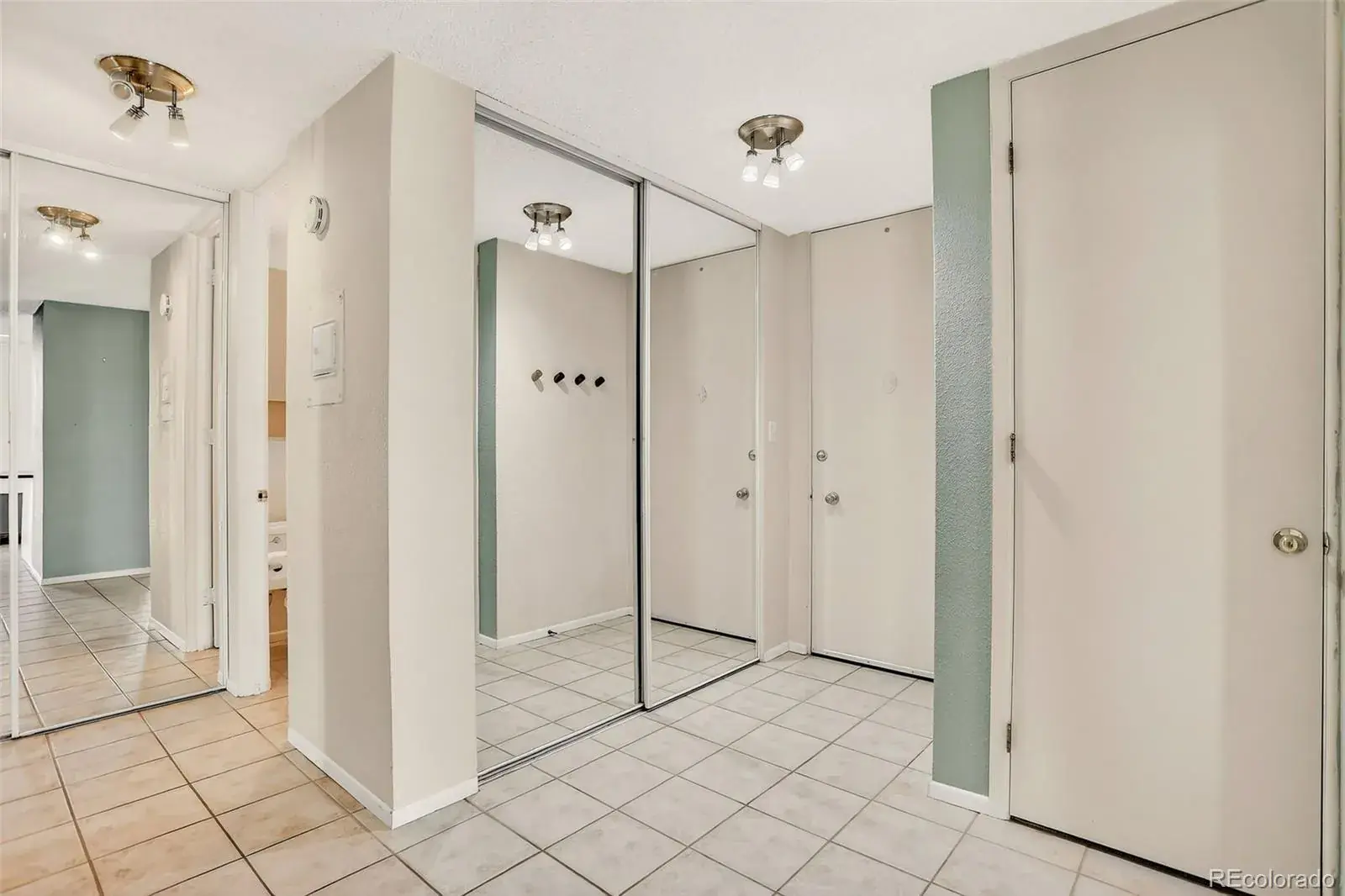 2500 S York Street #401 Denver CO 80210 MLS #REC3141874 02252026224309 1600 4