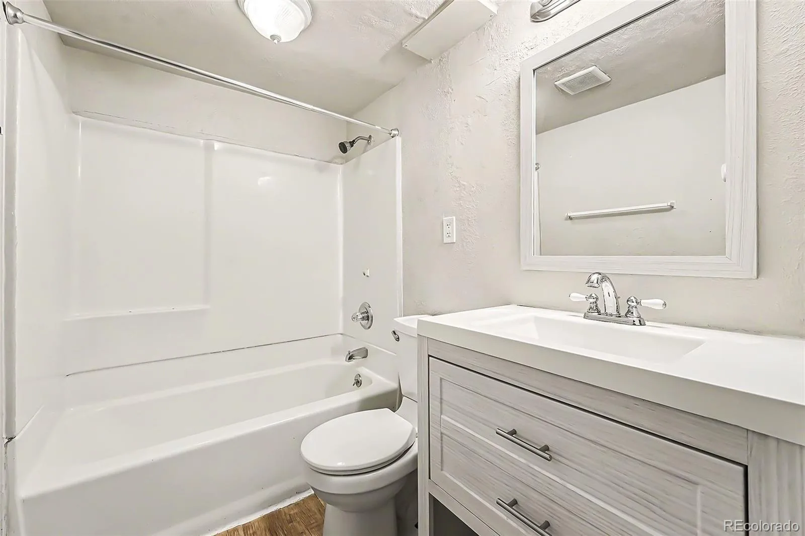 875 S Quebec Street #24 Denver CO 80247 | MLS #REC3145454 09232026093554 1600 17