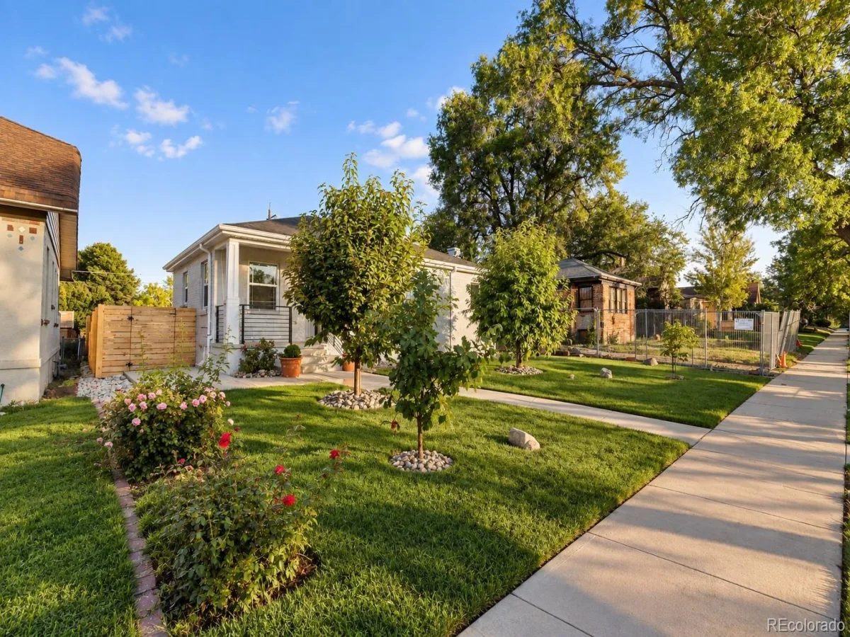 2851 Birch Street Denver CO 80207 | MLS #REC3150767 09242026093610 1200 29