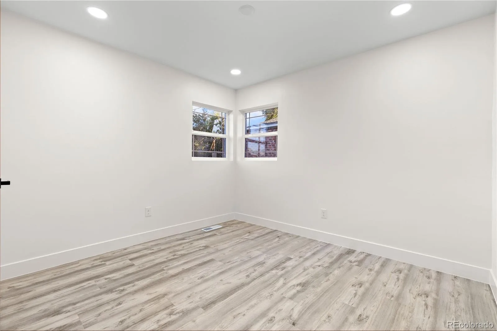 2851 Birch Street Denver CO 80207 | MLS #REC3150767 09242026093610 1600 15