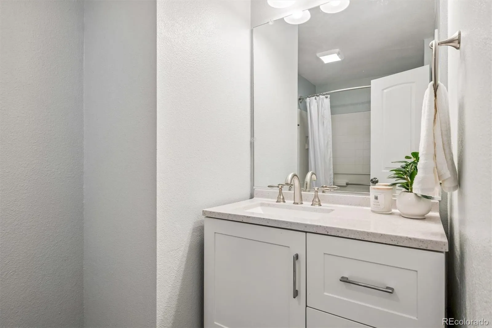 2375 S Linden Court #200 Denver CO 80222 MLS #REC3154000 04302026163008 1600 12