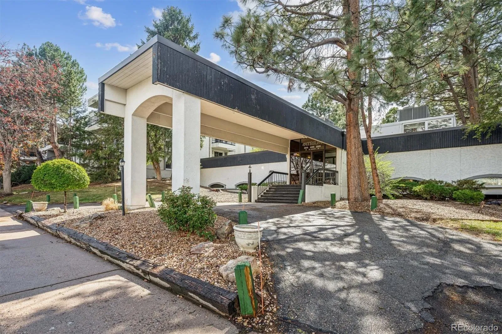 2375 S Linden Court #200 Denver CO 80222 MLS #REC3154000 04302026163008 1600 17
