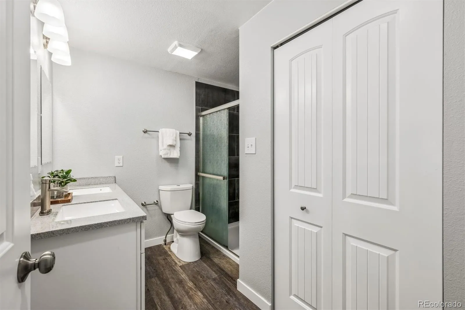 2375 S Linden Court #200 Denver CO 80222 MLS #REC3154000 04302026163008 1600 9
