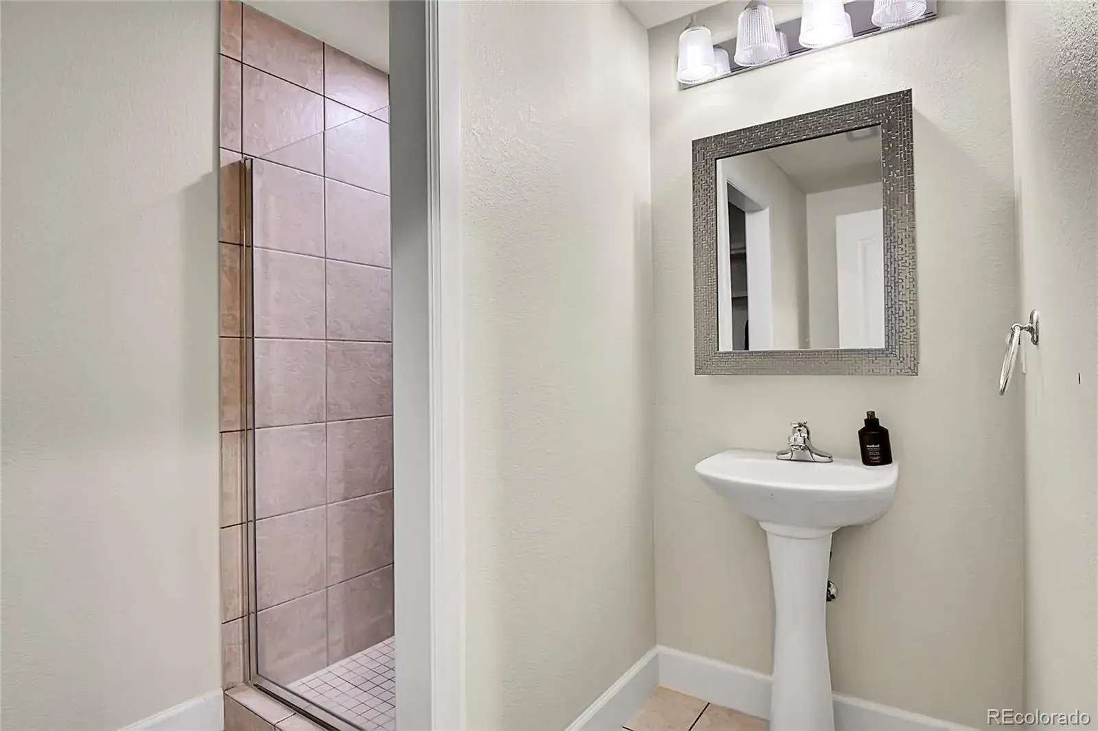 12102025005651 1600 27