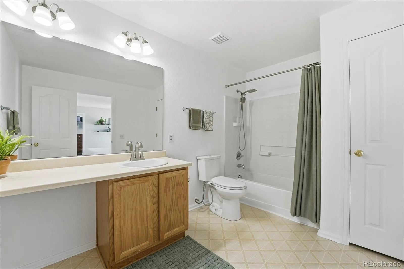 16097 Randolph Place Denver CO 80239 MLS #REC3157253 05072026235429 1600 31