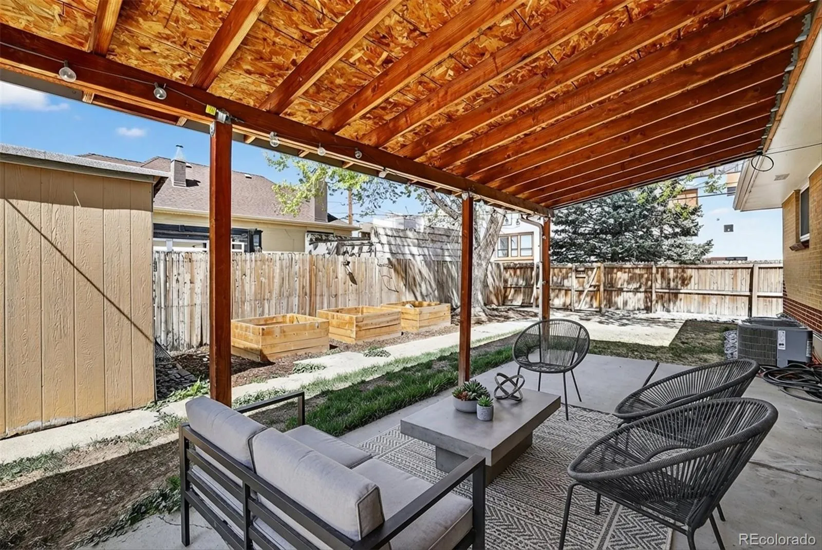 04102026215510 1600 40