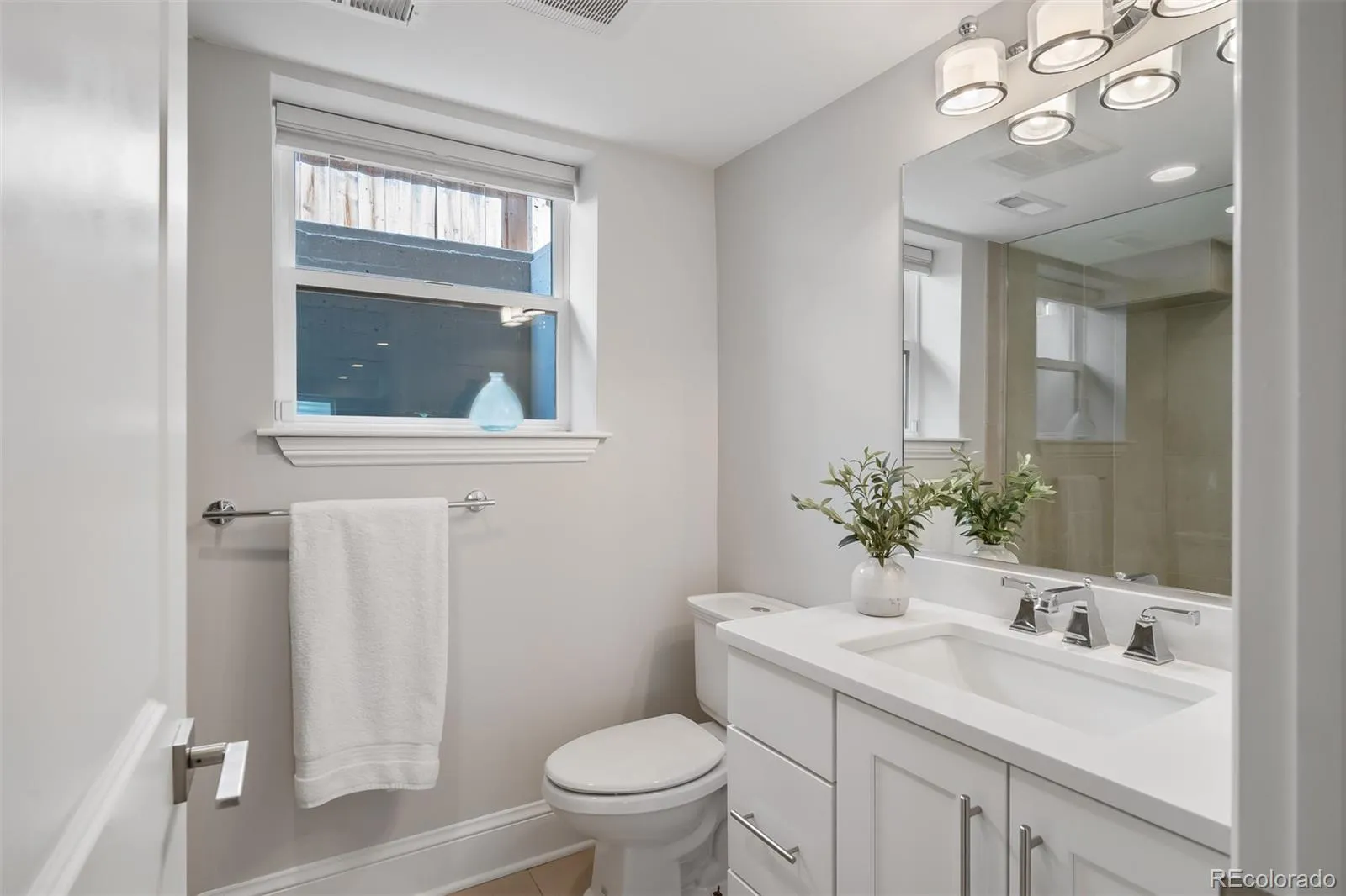 1255 S Garfield Street Denver CO 80210 MLS #REC3160695 05152026013630 1600 30