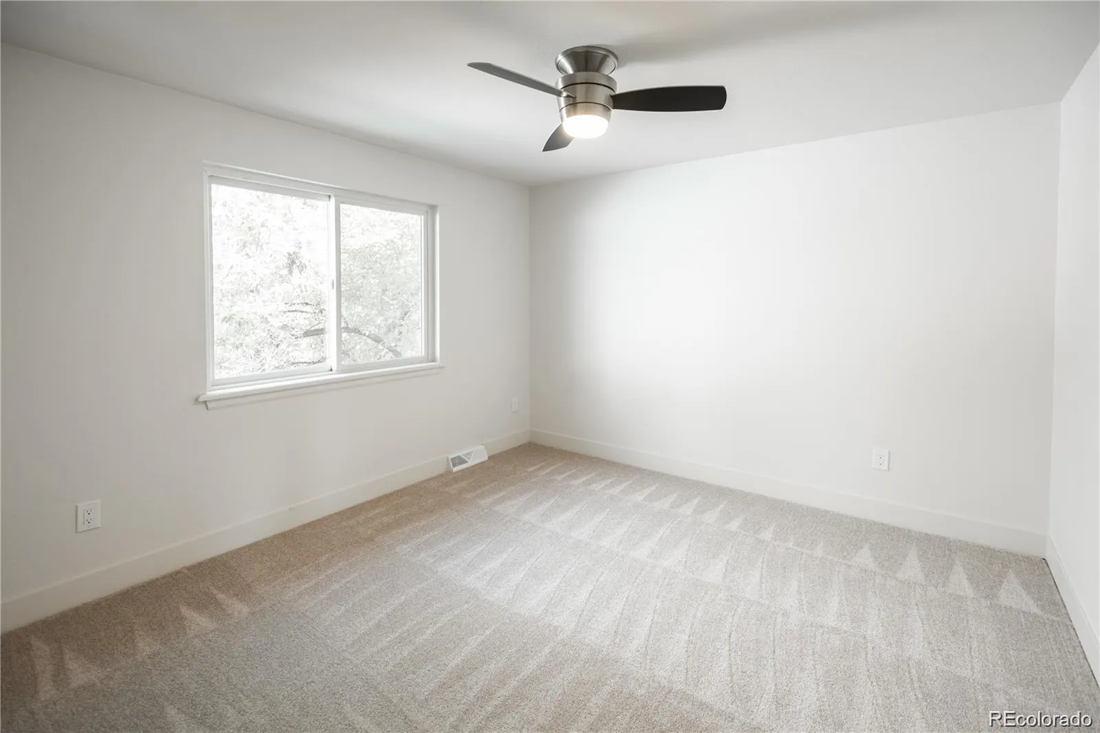 6751 S Lamar Street Littleton CO 80128 MLS #REC3162558 05132026205249 1600 21