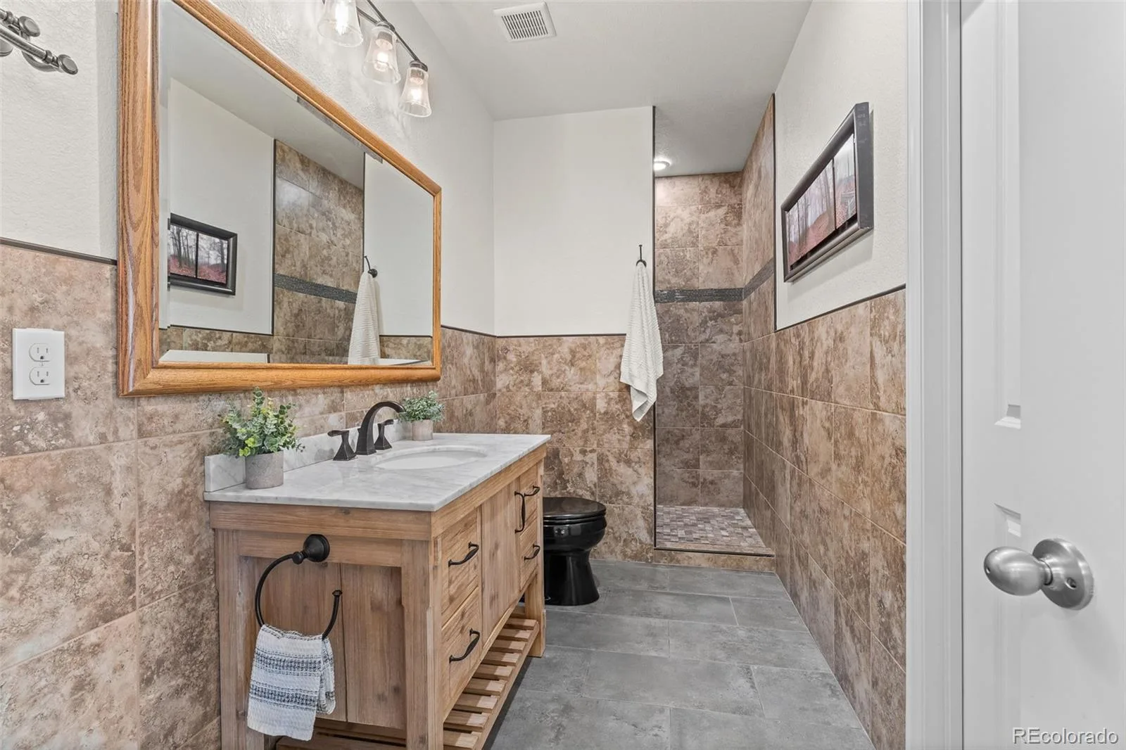 6647 S Catawba Way Aurora CO 80016 | MLS #REC3169298 08232026135119 1600 45