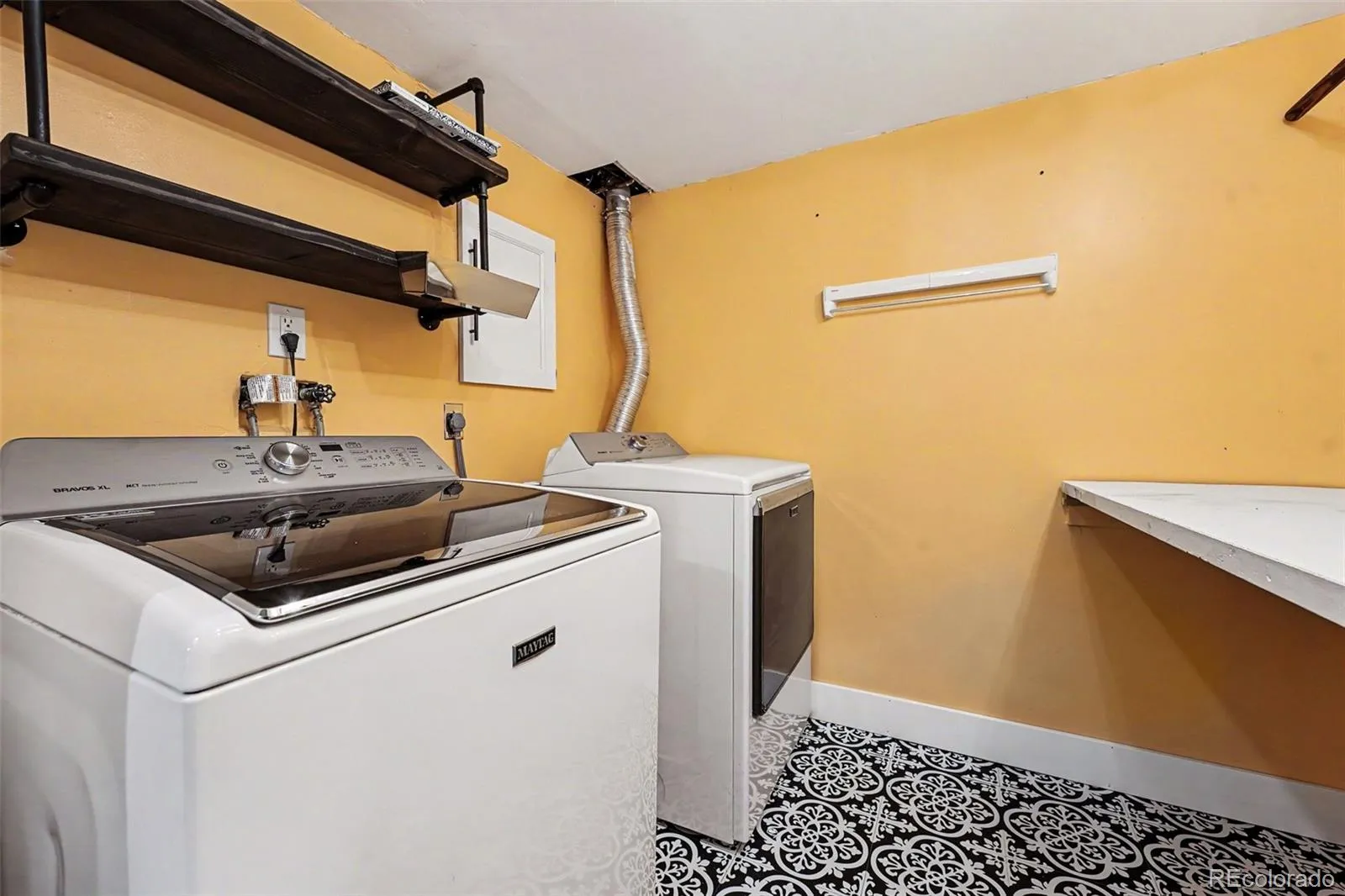 6134 Queen Court Arvada CO 80004 MLS #REC3169371 05102026141926 1600 20