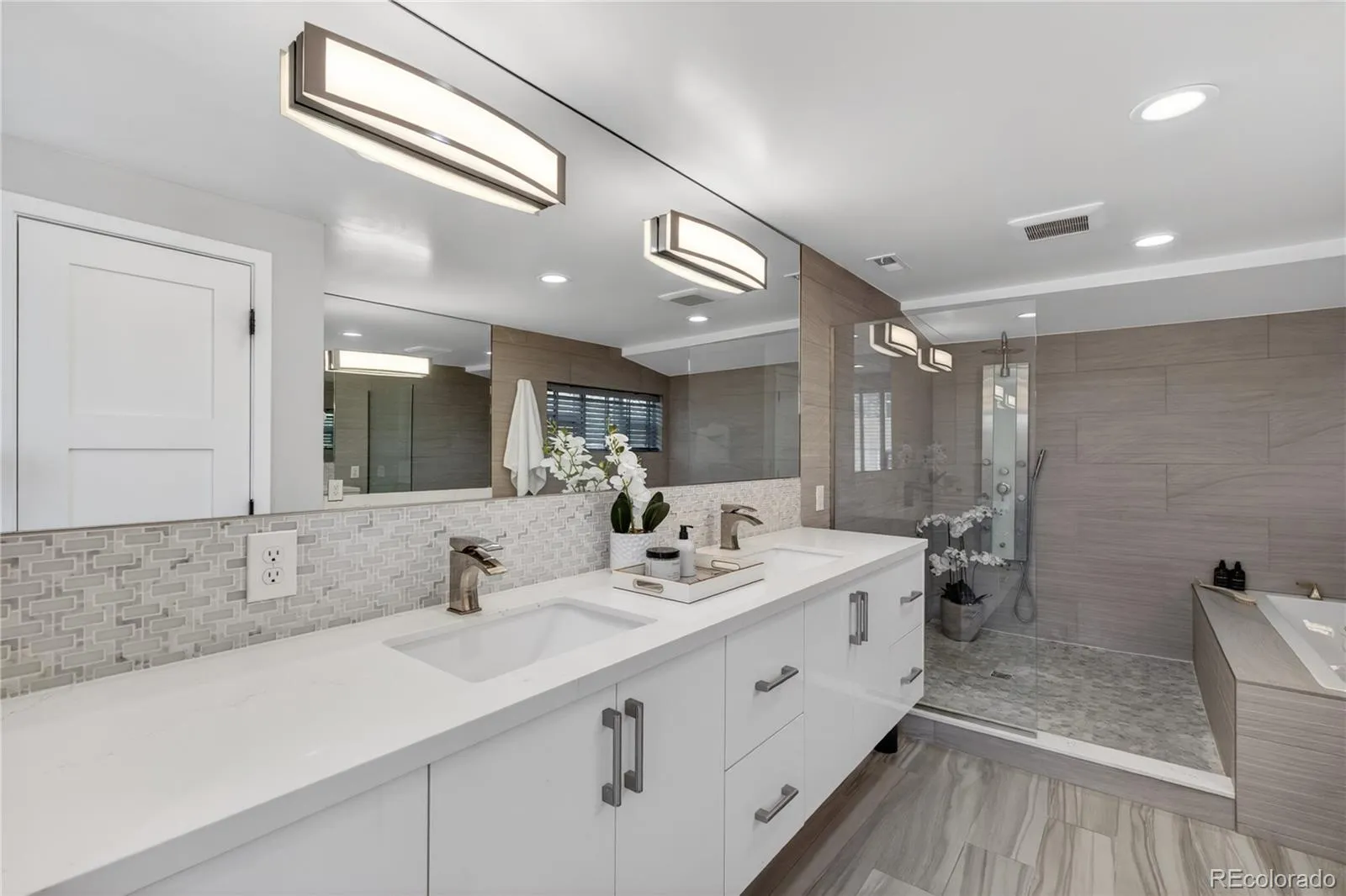2390 S Holly Street Denver CO 80222 MLS #REC3173038 05212026183919 1600 21