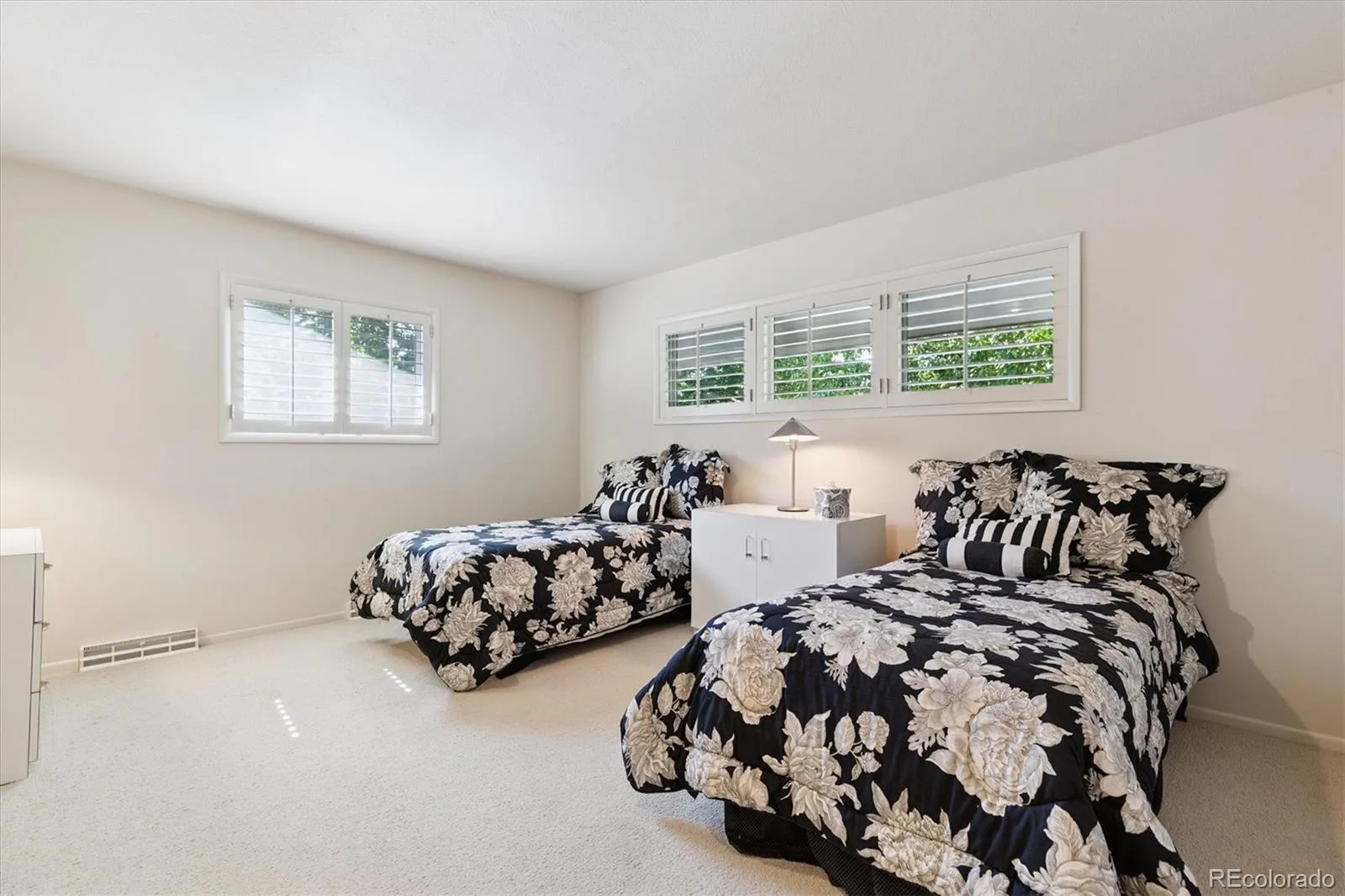 4010 S Holly Street Cherry Hills Village CO 80111 MLS #REC3174346 06092026005147 1600 32