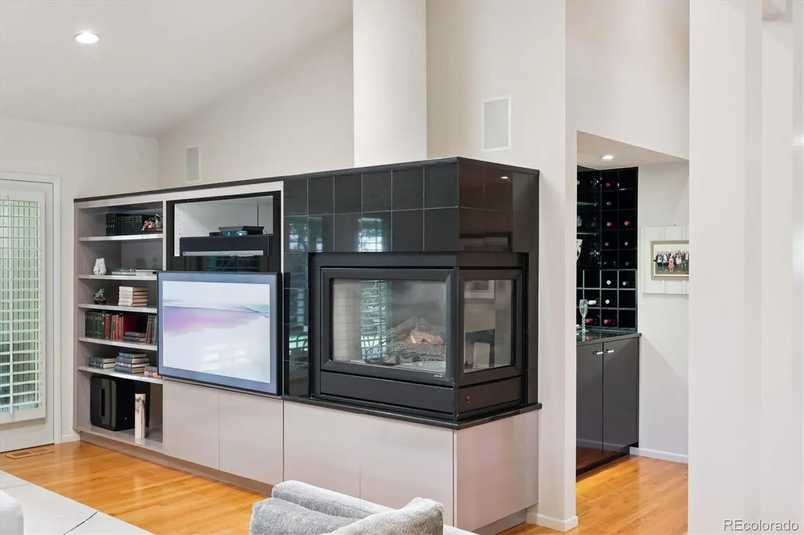 10032025043225 1600 11