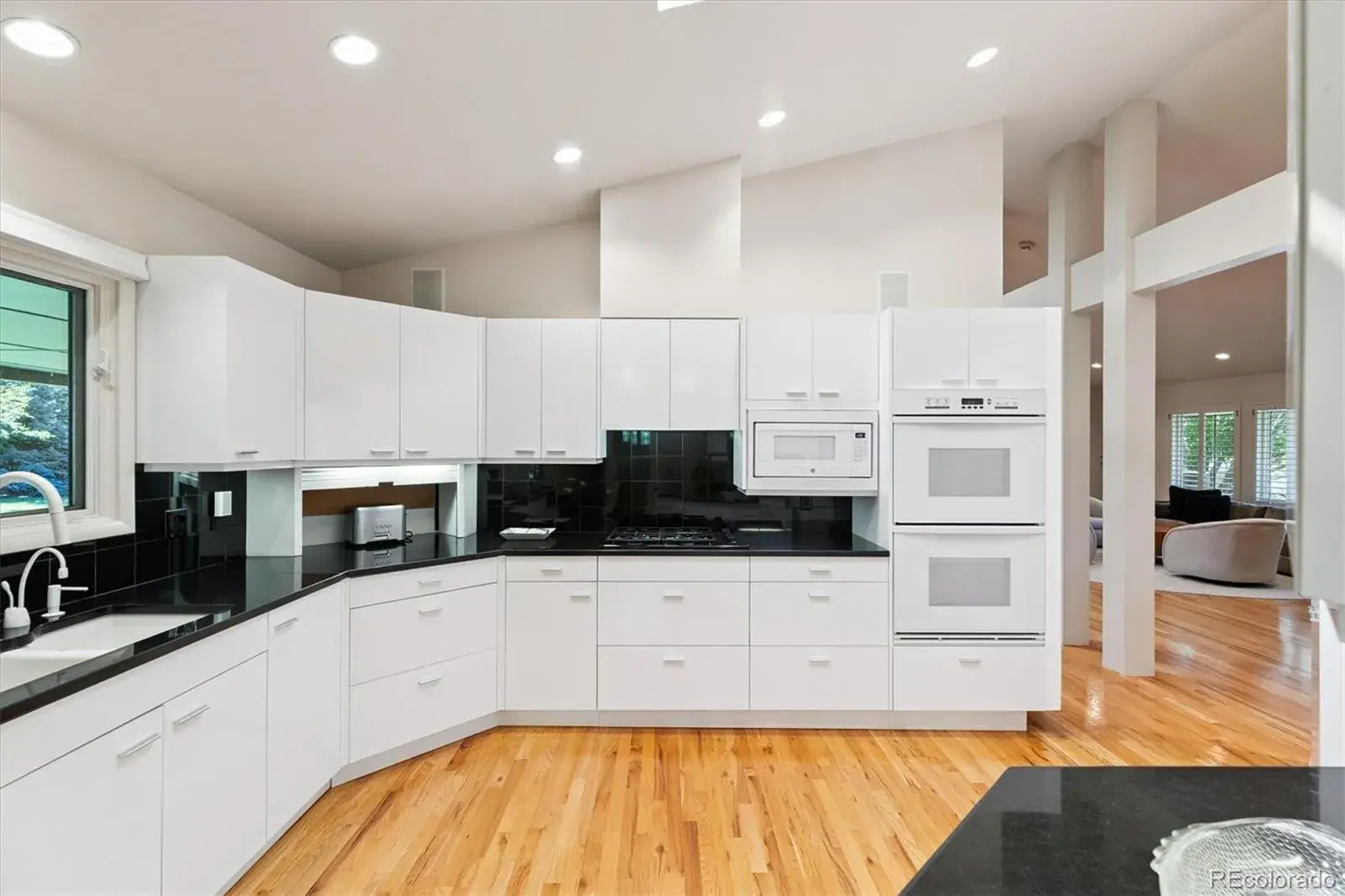 10032025043225 1600 16