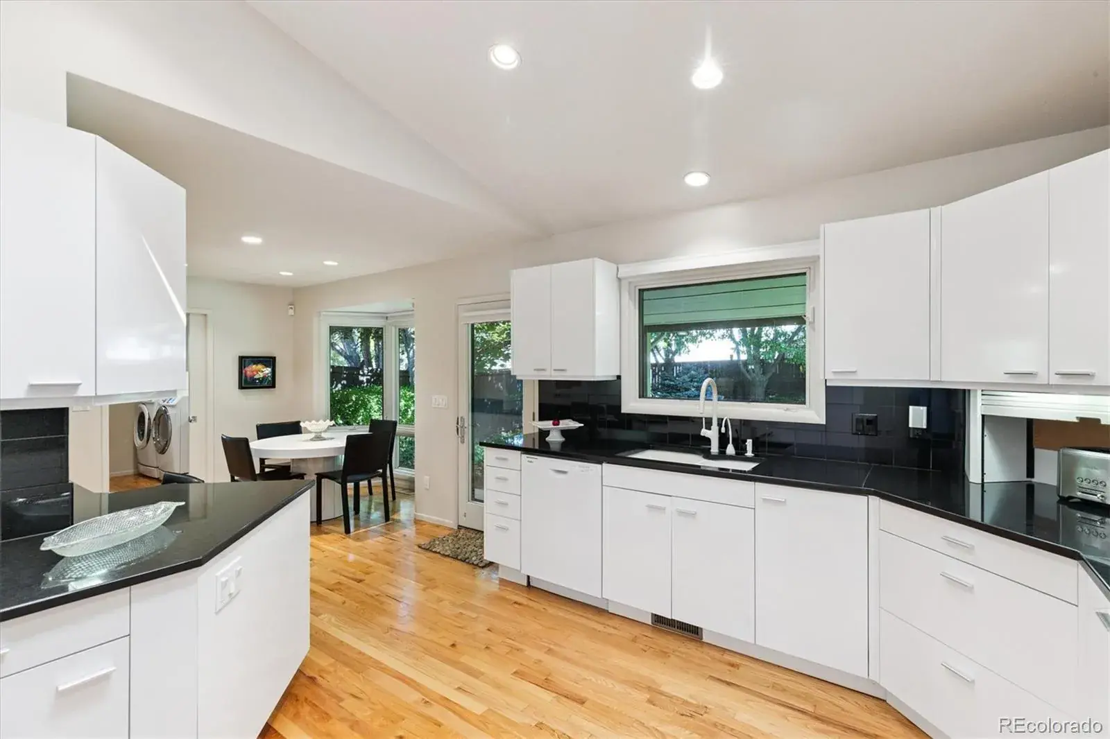 10032025043225 1600 18