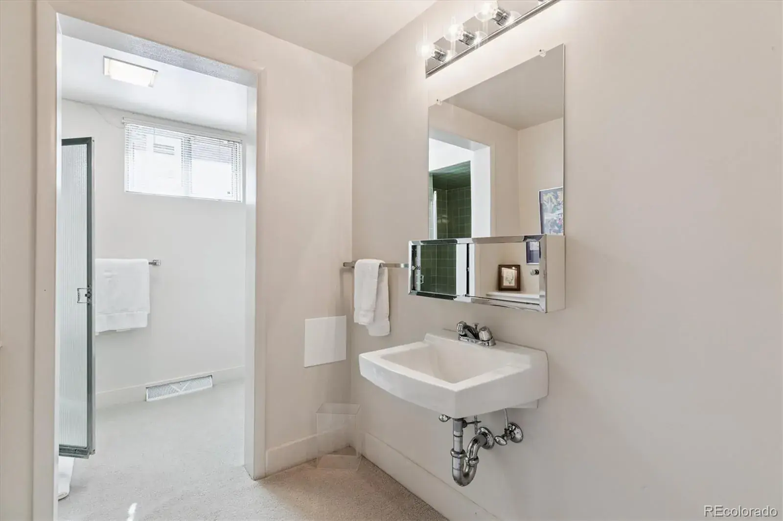 10032025043225 1600 37