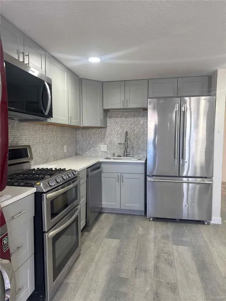 6504 W 14th Avenue Lakewood CO 80214 MLS #REC3184935 04292026021729 800 14