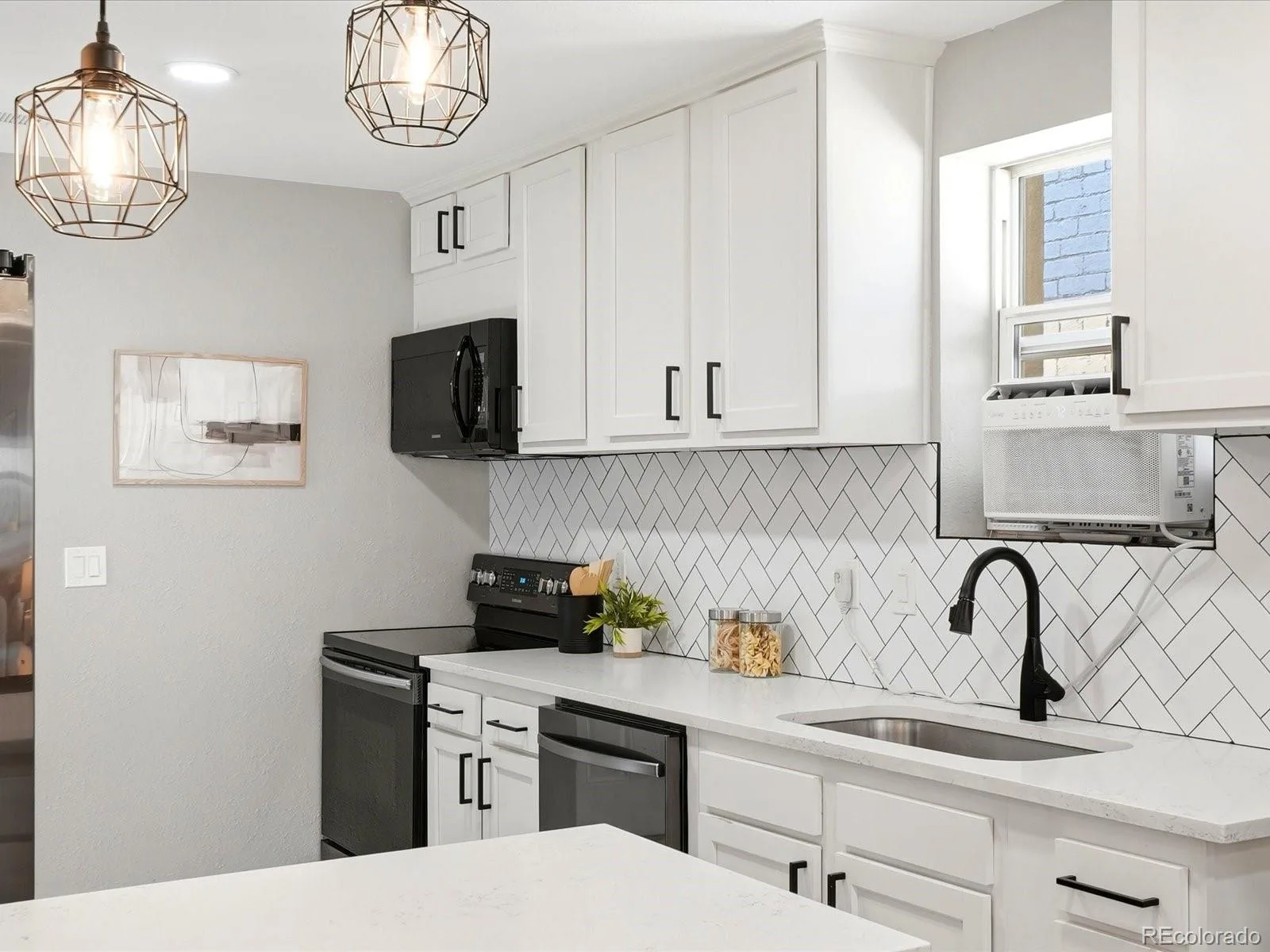 2555 N Clarkson Street Denver CO 80205 | MLS #REC3185624 07282026214305 1600 13