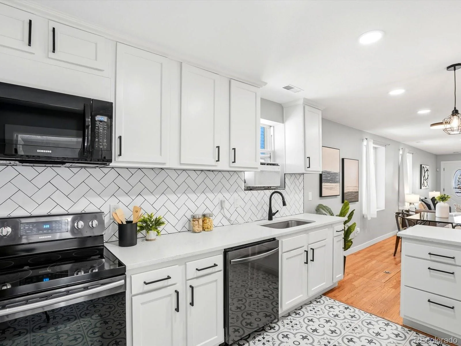 2555 N Clarkson Street Denver CO 80205 | MLS #REC3185624 07282026214305 1600 17