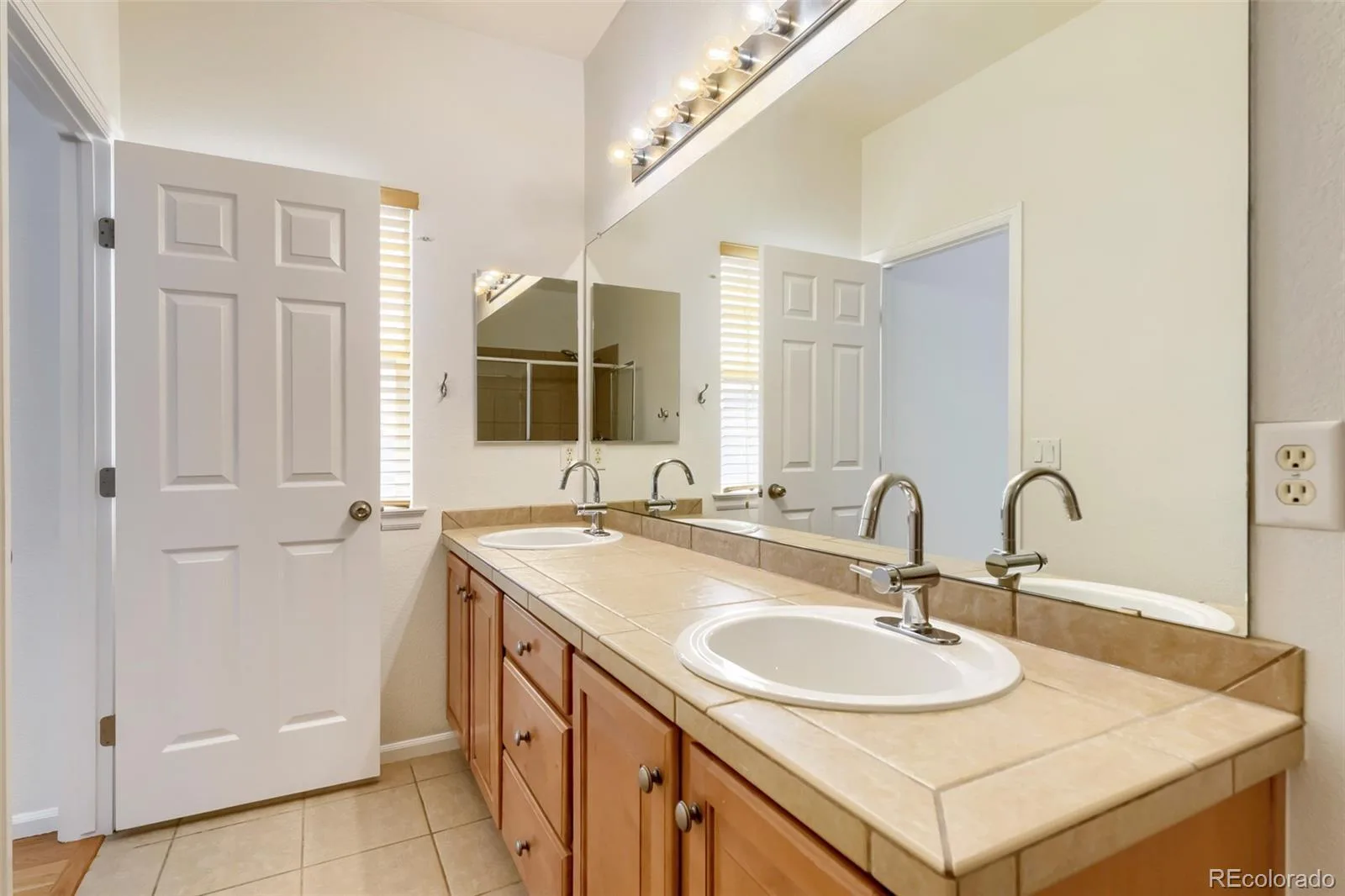 9450 Ridgeline Boulevard #G Littleton CO 80129 | MLS #REC3187280 07232026171300 1600 18