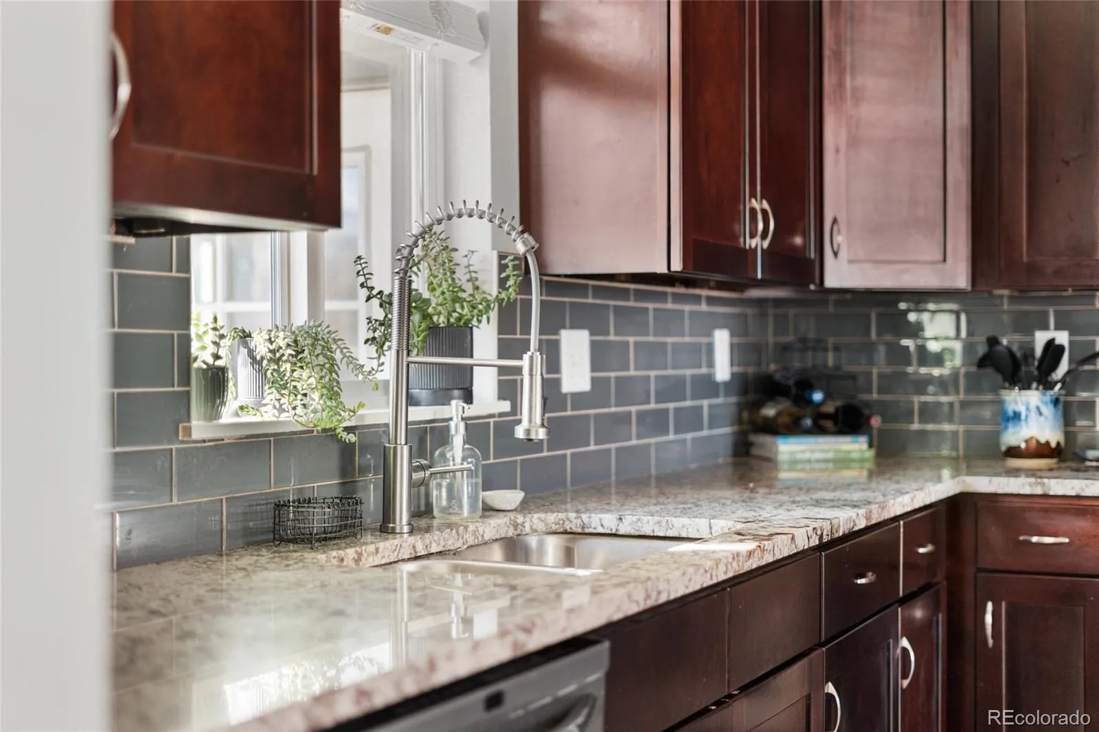 04092026174204 1600 11