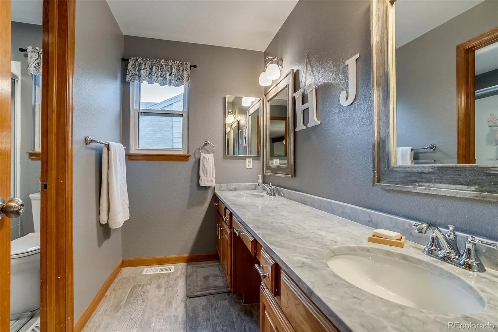 8927 Green Meadows Lane Littleton CO 80126 MLS #REC3208077 06102026102030 1600 27