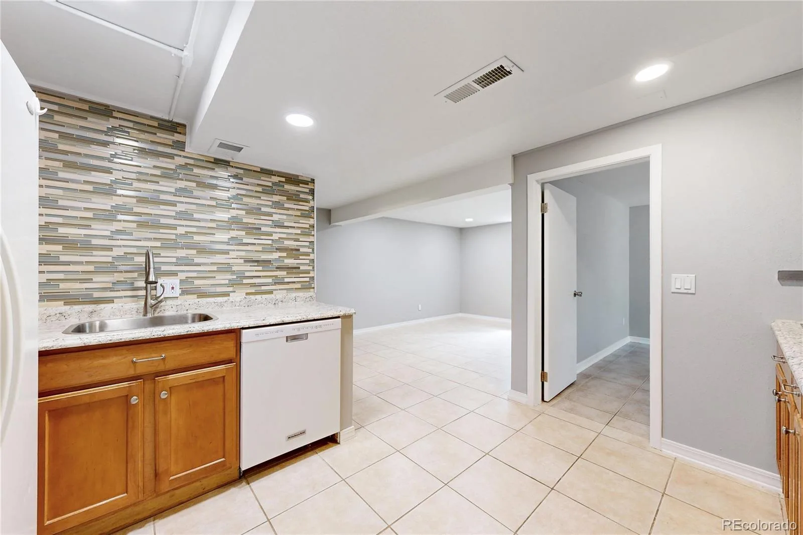2874 S Willow Court Denver CO 80231 | MLS #REC3216801 08232026203658 1600 35
