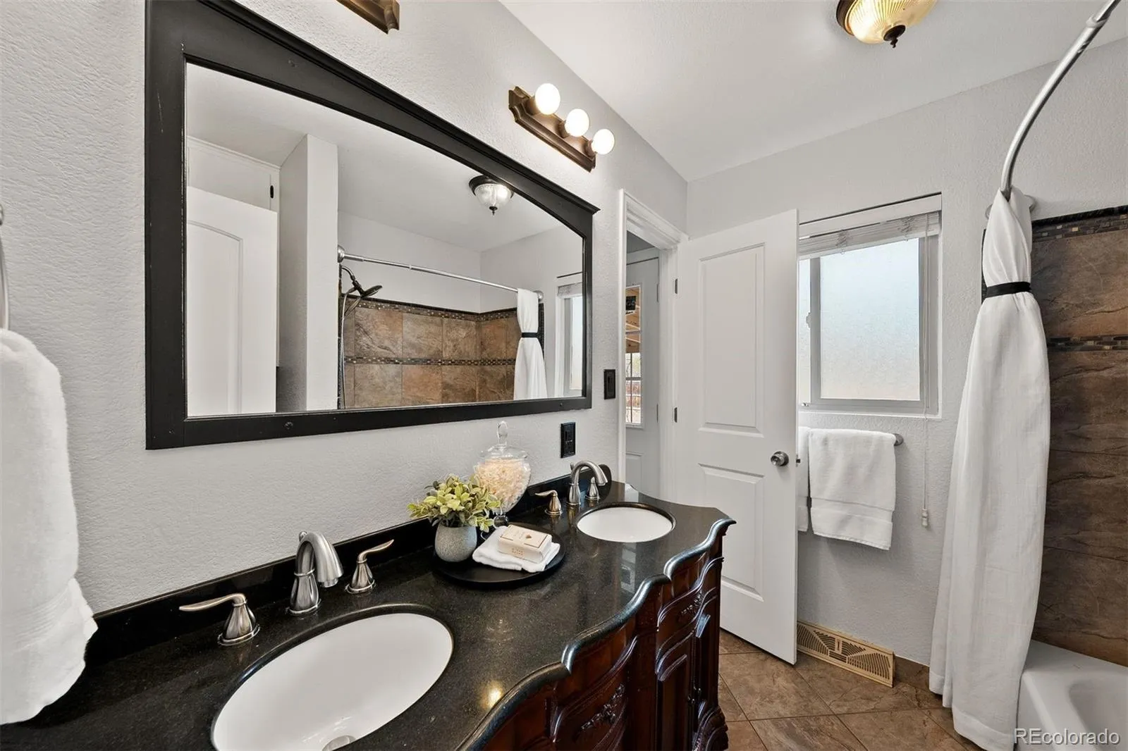 04162026164100 1600 10