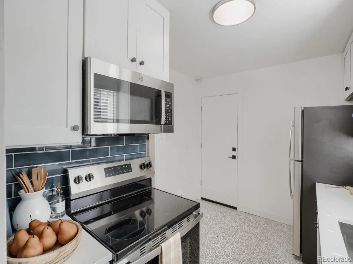 2985 Ivanhoe Street Denver CO 80207 MLS #REC3222058 07242026205631 1200 8