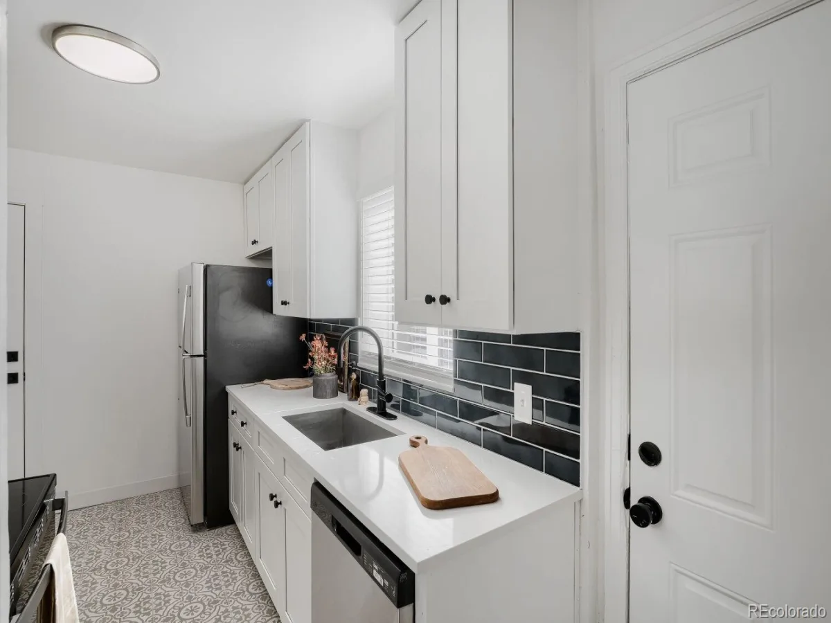 2985 Ivanhoe Street Denver CO 80207 MLS #REC3222058 07242026205631 1200 9